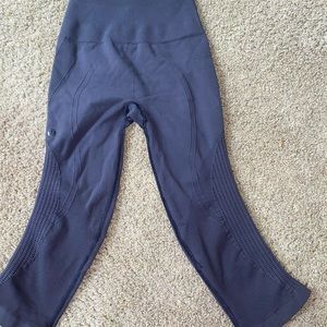 Black Lululemon Cropped Leggings